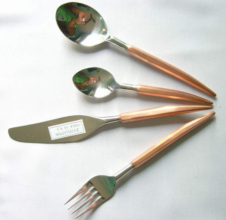 St Steel Cutlery Set of 4 Pcs Copper Plated